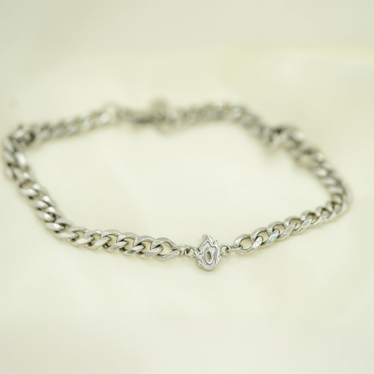 Sleek Figaro Chain Bracelet
