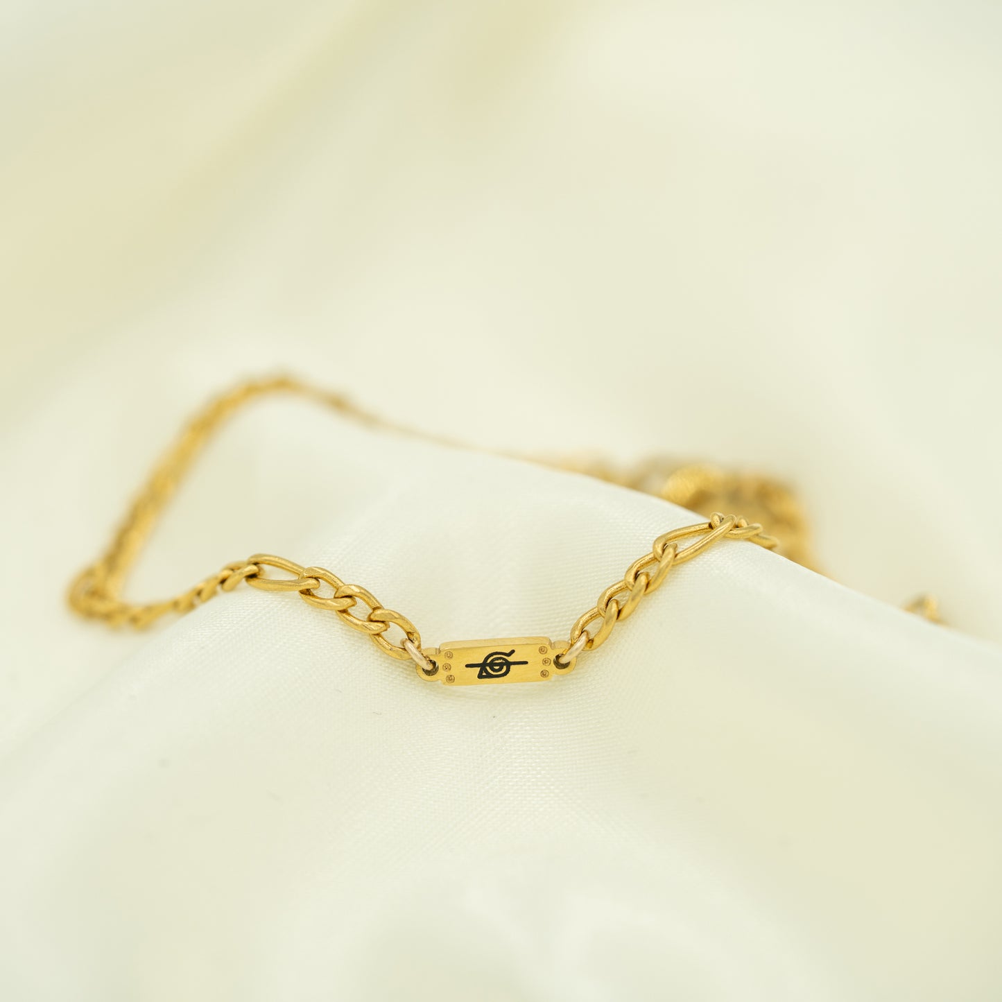 Sleek Figaro Chain Bracelet