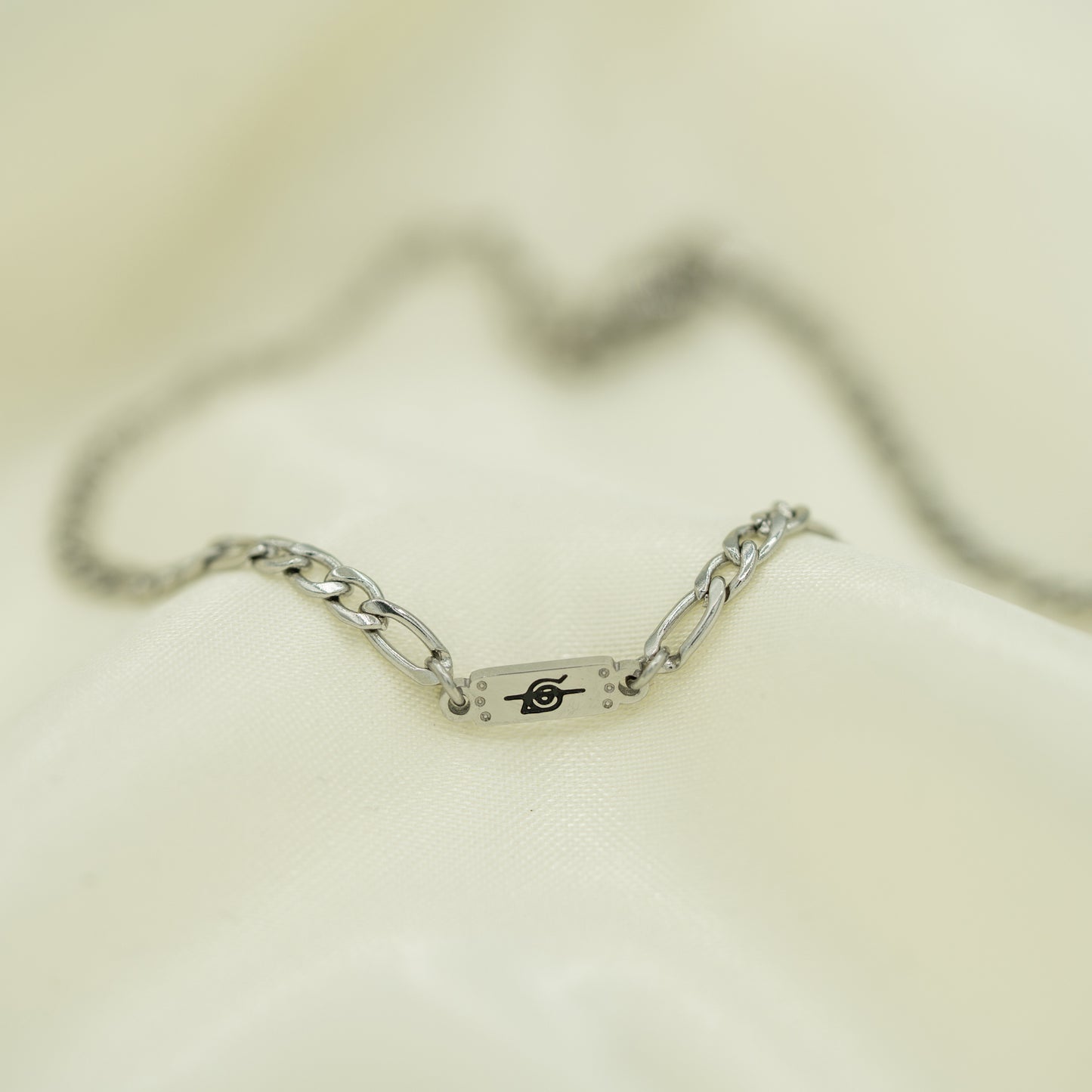 Sleek Figaro Chain Bracelet