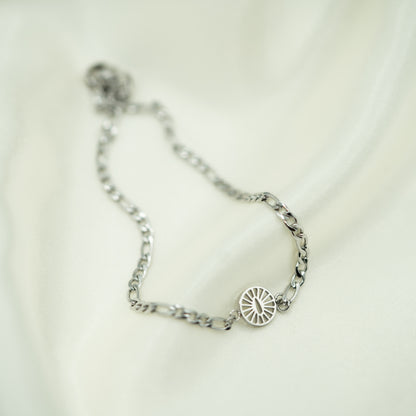 Sleek Figaro Chain Bracelet
