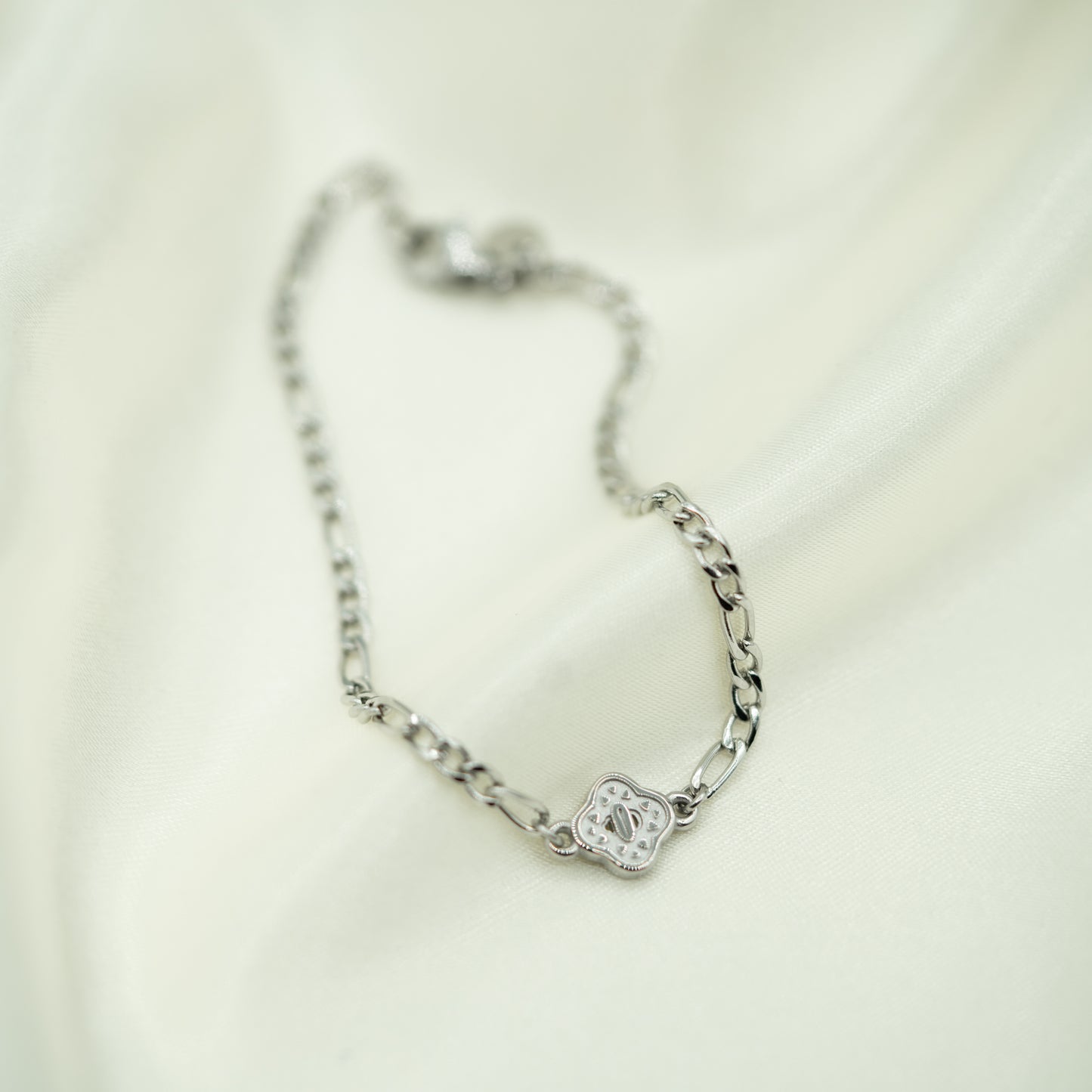 Sleek Figaro Chain Bracelet