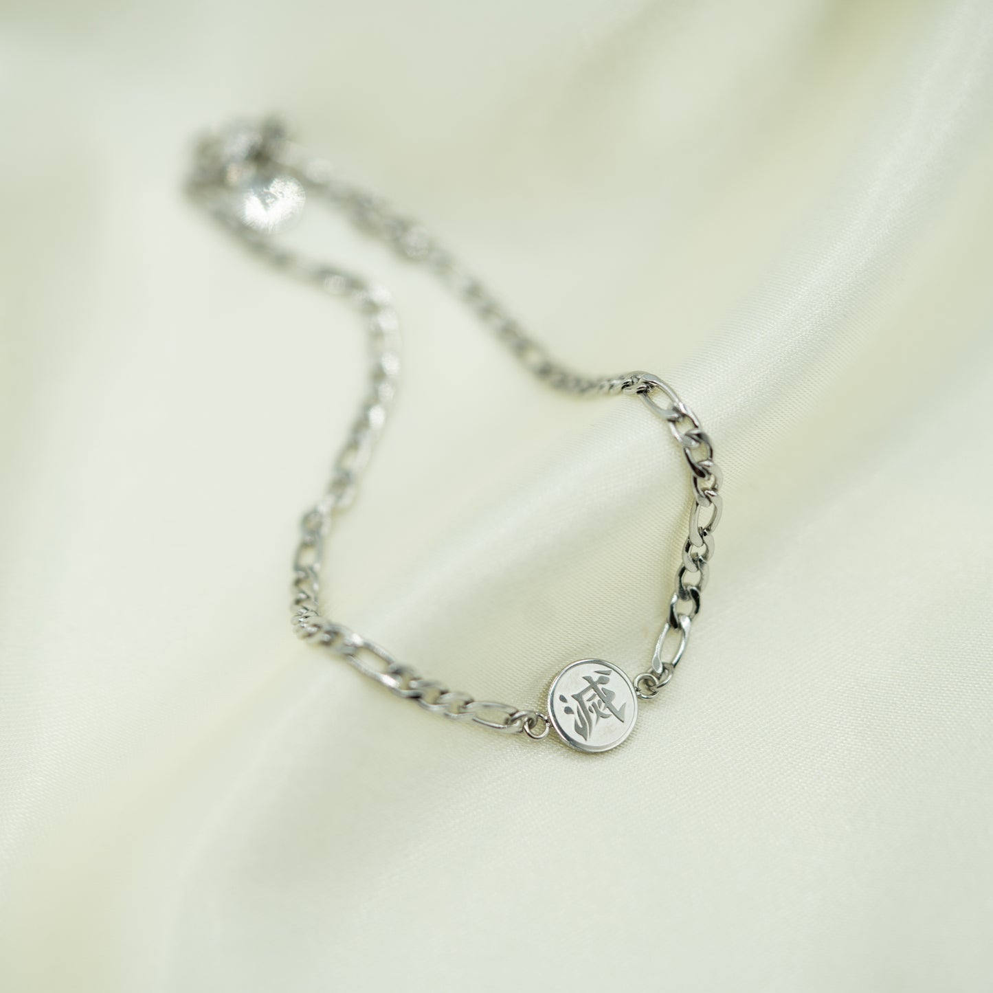 Sleek Figaro Chain Bracelet